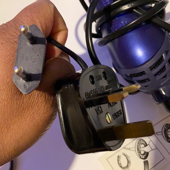 Blow dryer and styling irons - Picture 7 of 7